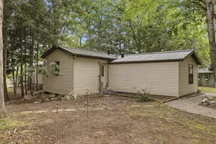 1046 Vallado Dr, Lake Isabella, MI 48893 - Photo 3