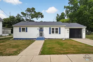 813 Barnes St, Albion, MI 49224 - Photo 1