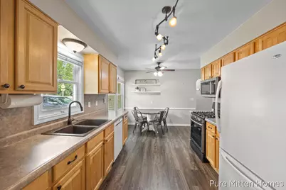 9088 Summit Avenue NE, Rockford, MI 49341 - Photo 7