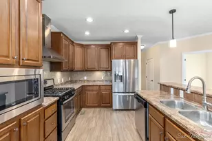 5728 KINGSLEY DR, Rockford, MI 49341 - Photo 11
