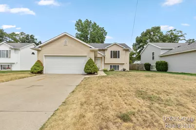 303 Regent Street SE, Grand Rapids, MI 49548 - Photo 1