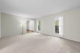 36233 Fredericksburg Rd, Farmington, MI 48331 - Photo 11