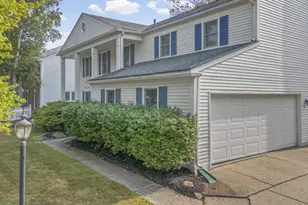 36233 Fredericksburg Rd, Farmington, MI 48331 - Photo 5