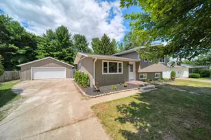 3012 John Glenn Dr, Jackson, MI 49201 - Photo 3