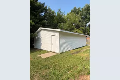 335 S Pleasant Street, Watervliet, MI 49098 - Photo 3