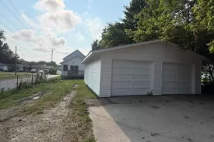335 S Pleasant St, Watervliet, MI 49098 - Photo 31