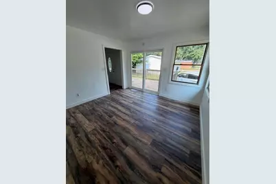 335 S Pleasant Street, Watervliet, MI 49098 - Photo 9