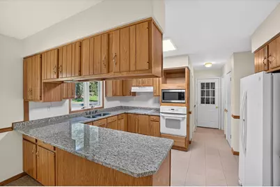 8047 Oak Hill Drive, Kalamazoo, MI 49009 - Photo 11