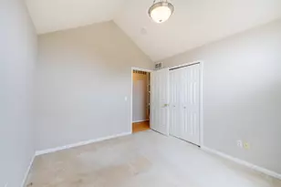 23706 W Lake Cir, Brownstown, MI 48183 - Photo 17