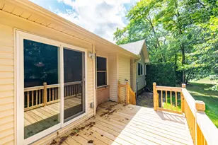 23706 W Lake Cir, Brownstown, MI 48183 - Photo 25