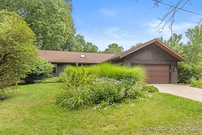 128 Collindale Avenue NW, Grand Rapids, MI 49504 - Photo 1