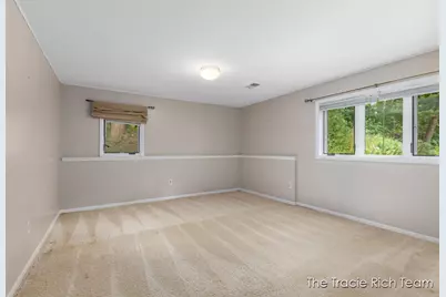 128 Collindale Avenue NW, Grand Rapids, MI 49504 - Photo 27