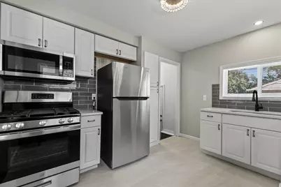 18305 Marquette Street, Roseville, MI 48066 - Photo 11