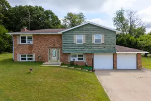81611 White Oak Dr, Decatur, MI 49045 - Photo 1