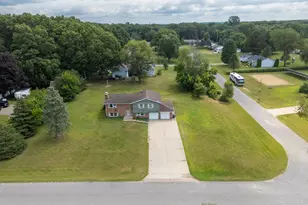 81611 White Oak Dr, Decatur, MI 49045 - Photo 3