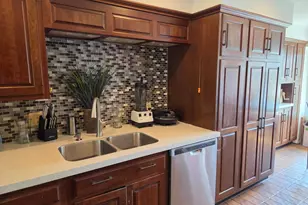 7229 Creeks Bend Dr, West Bloomfield, MI 48322 - Photo 9