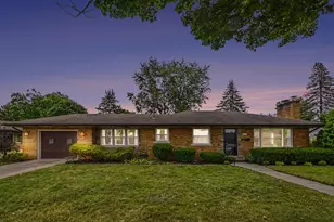 1639 Wellington Rd, Lansing, MI 48910 - Photo 1