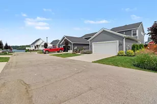 402 W Leland Dr, Whitehall, MI 49461 - Photo 25