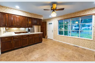 8245 Heritage Drive, Kalamazoo, MI 49009 - Photo 11