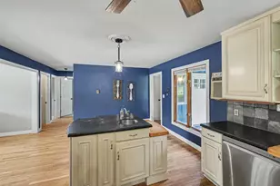 6380 Oakridge Dr, Jonesville, MI 49250 - Photo 7