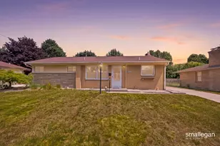 1532 Mayfield Ave NE, Grand Rapids, MI 49505 - Photo 1