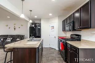 815 Ashlee Dr, Norton Shores, MI 49441 - Photo 9