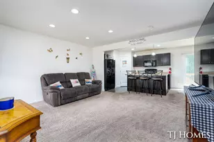 815 Ashlee Dr, Norton Shores, MI 49441 - Photo 7