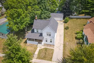 910 Pleasant St, Belding, MI 48809 - Photo 3