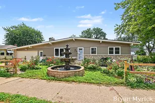 182 E 25th St, Holland, MI 49423 - Photo 1