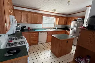 726 Strawberry Ln, Muskegon, MI 49442 - Photo 3