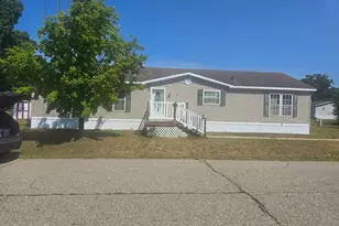 726 Strawberry Ln, Muskegon, MI 49442 - Photo 1