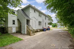 1129 Hamilton Ave NW, Grand Rapids, MI 49504 - Photo 3