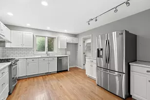 68377 Riverview Dr, South Haven, MI 49090 - Photo 9