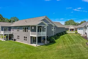 570 Riverbank Cir, Zeeland, MI 49464 - Photo 5