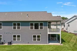 570 Riverbank Cir, Zeeland, MI 49464 - Photo 7
