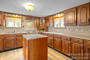 167 W Brooks St, Newaygo, MI 49337 - Photo 5