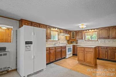 167 W Brooks Street, Newaygo, MI 49337 - Photo 7