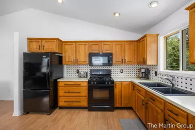 1930 Mullins Avenue NW, Grand Rapids, MI 49534 - Photo 9