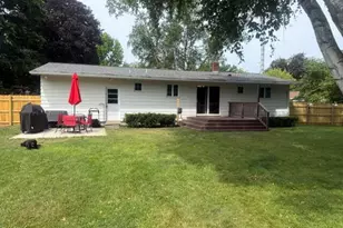 604 Cherokee Dr, Fremont, MI 49412 - Photo 1