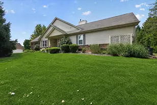 39628 Village Run Dr, Northville, MI 48168 - Photo 5
