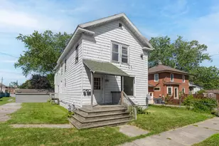 915 Market St, Saint Joseph, MI 49085 - Photo 1
