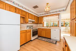 1805 Golfview Ave, Kalamazoo, MI 49001 - Photo 9