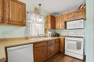 1095 Roosevelt Ct, Muskegon, MI 49441 - Photo 11