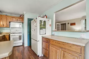 1095 Roosevelt Ct, Muskegon, MI 49441 - Photo 9