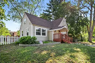 1095 Roosevelt Ct, Muskegon, MI 49441 - Photo 5