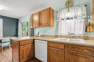 1095 Roosevelt Ct, Muskegon, MI 49441 - Photo 9
