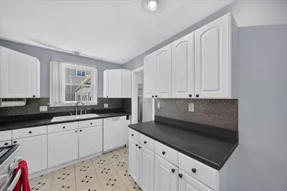 21824 S Elizabeth Street E, Saint Clair Shores, MI 48080 - Photo 11
