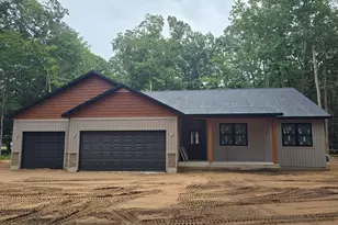 918 Scenic Dr, Muskegon, MI 49445 - Photo 1