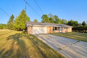 8807 Lake Park Dr, Onekama, MI 49675 - Photo 29