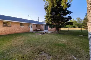 8807 Lake Park Dr, Onekama, MI 49675 - Photo 27